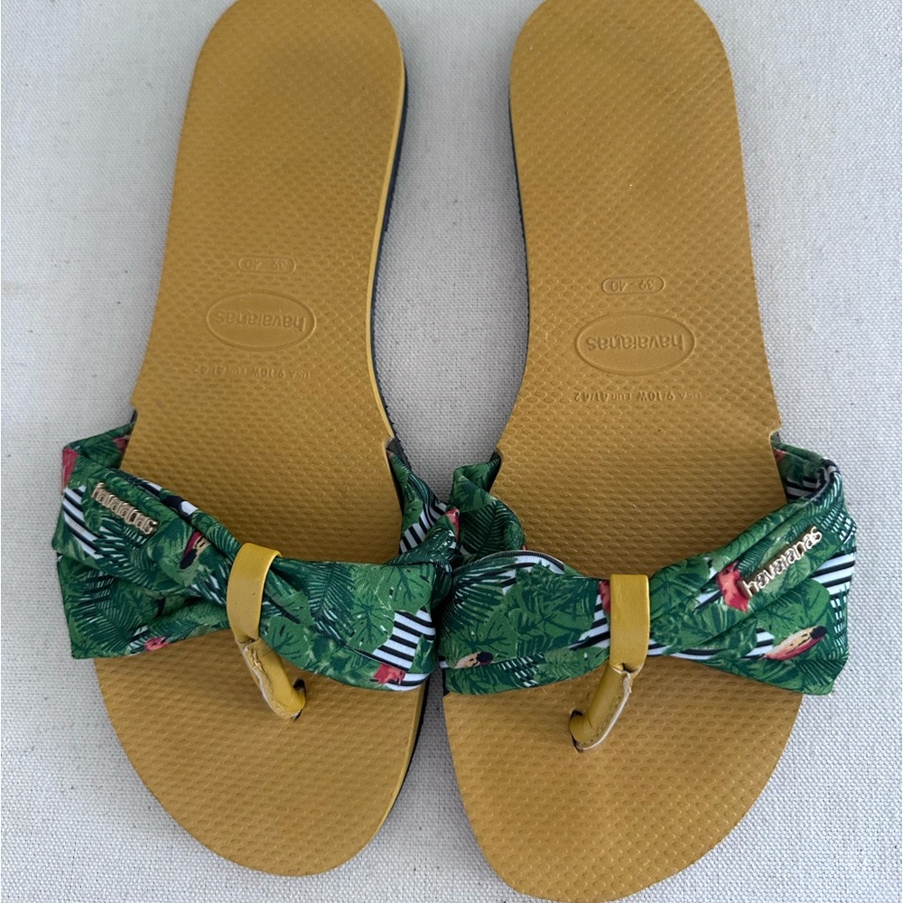 Havaianas Green and Tan Sandals